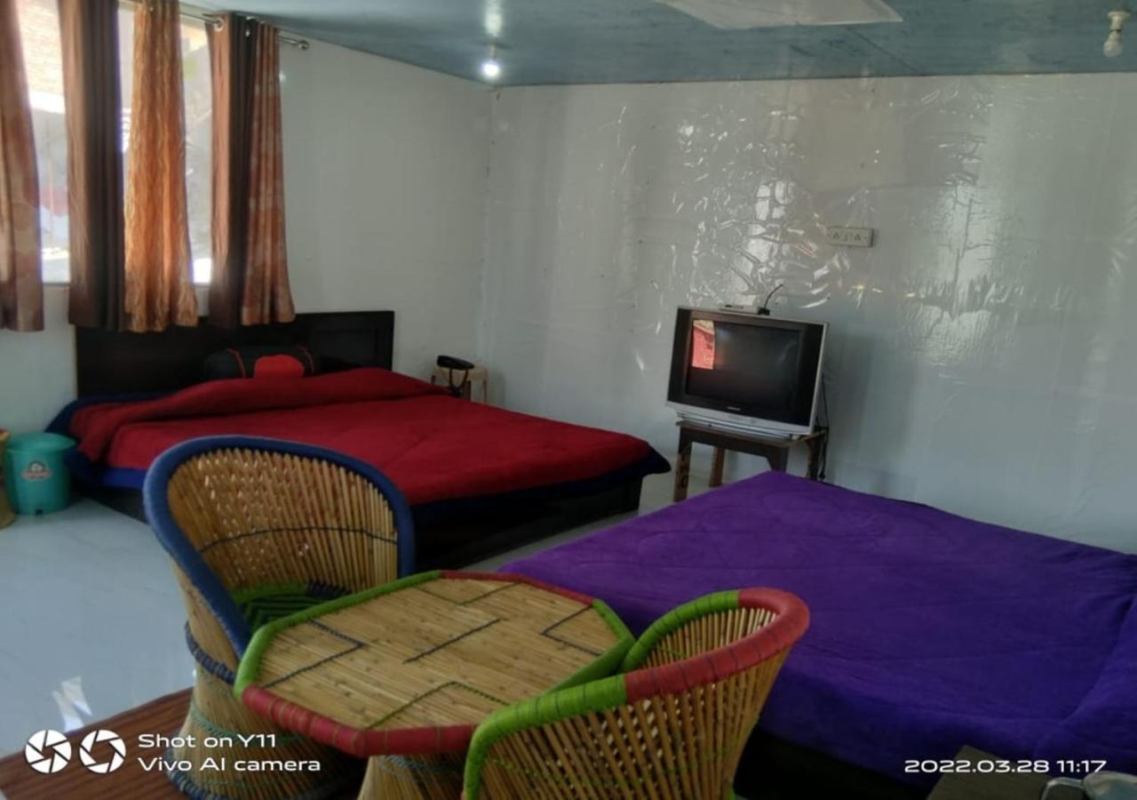 Silver Dew Resorts And Restaurant Dhanaulti Eksteriør billede