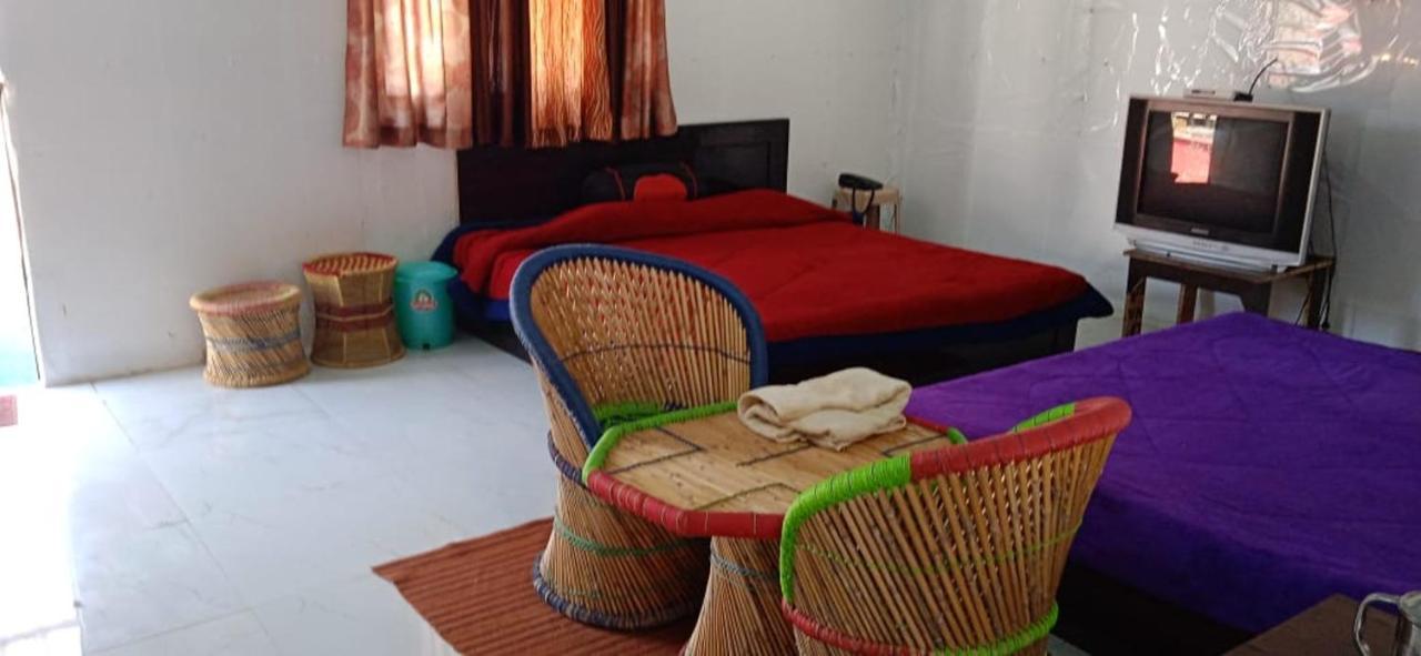 Silver Dew Resorts And Restaurant Dhanaulti Eksteriør billede