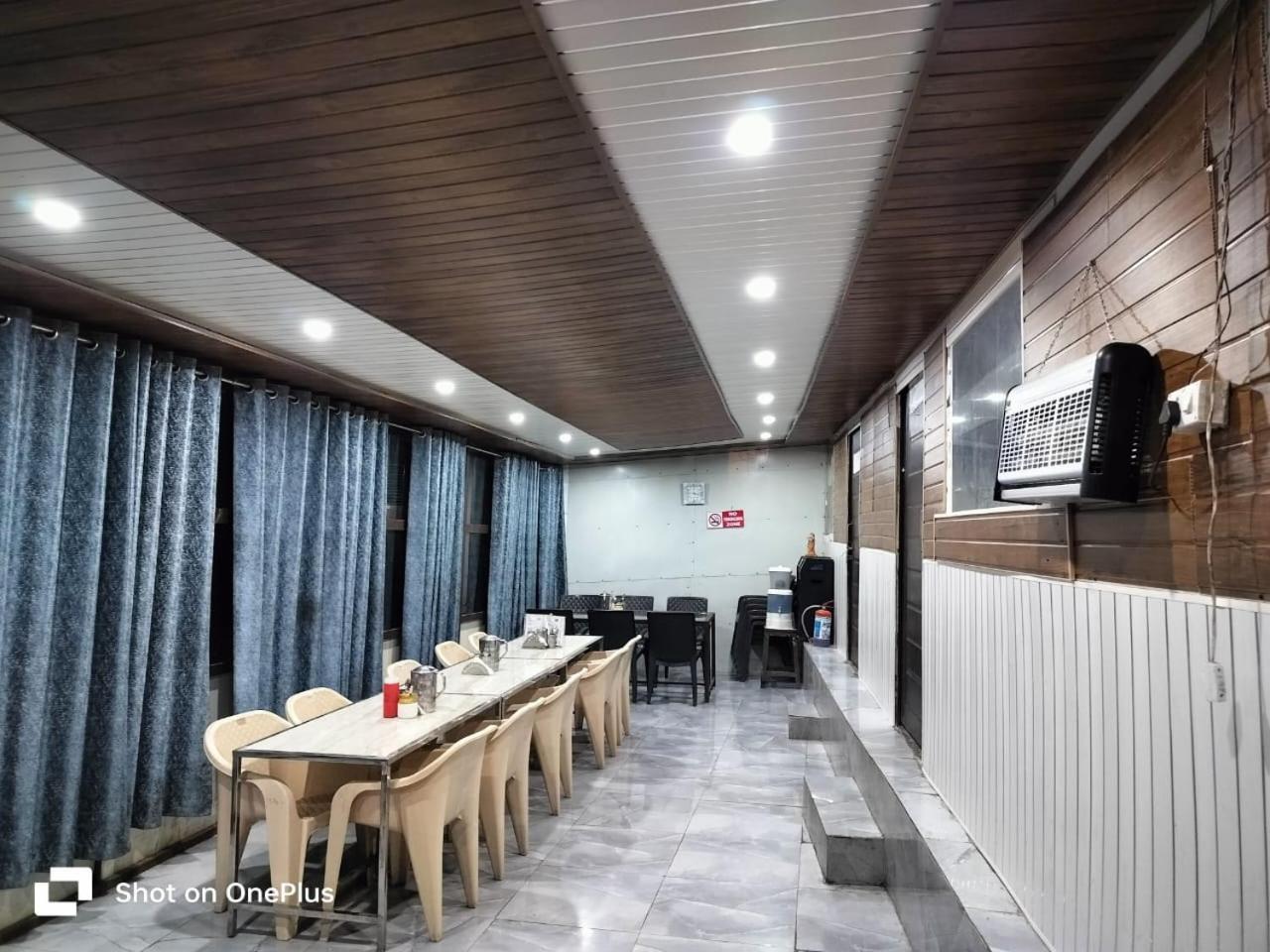 Silver Dew Resorts And Restaurant Dhanaulti Eksteriør billede
