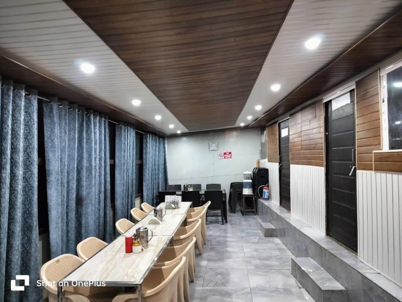 Silver Dew Resorts And Restaurant Dhanaulti Eksteriør billede