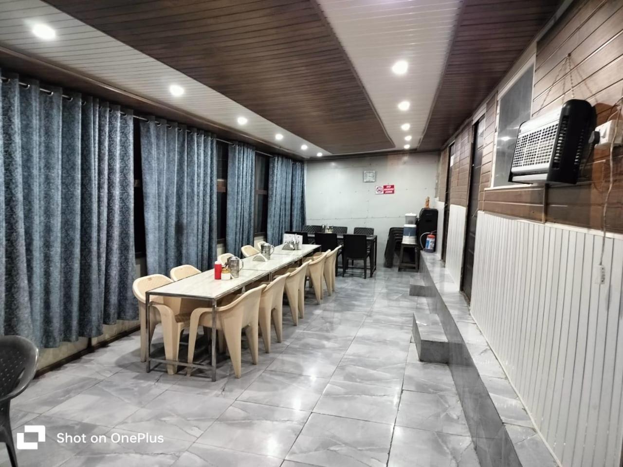 Silver Dew Resorts And Restaurant Dhanaulti Eksteriør billede