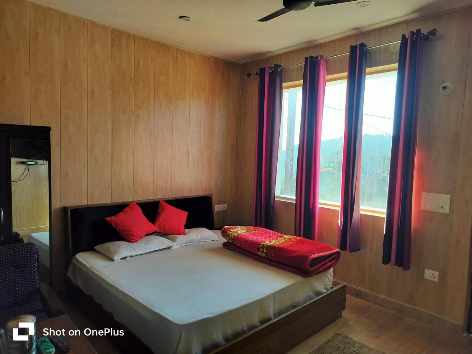 Silver Dew Resorts And Restaurant Dhanaulti Eksteriør billede