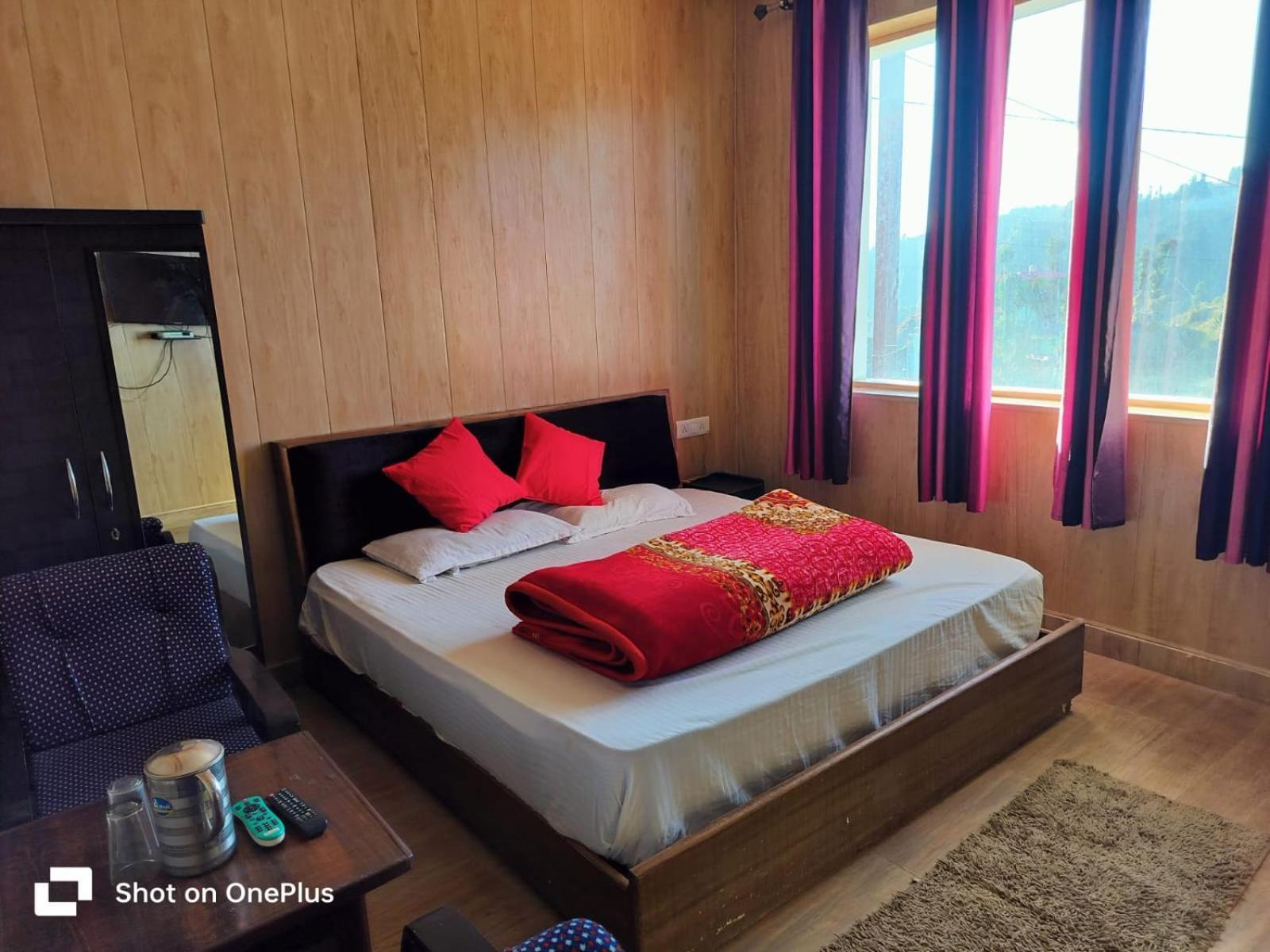 Silver Dew Resorts And Restaurant Dhanaulti Eksteriør billede