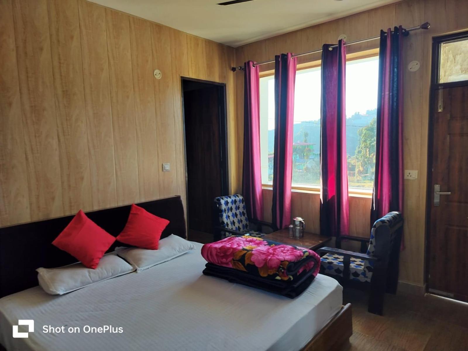 Silver Dew Resorts And Restaurant Dhanaulti Eksteriør billede