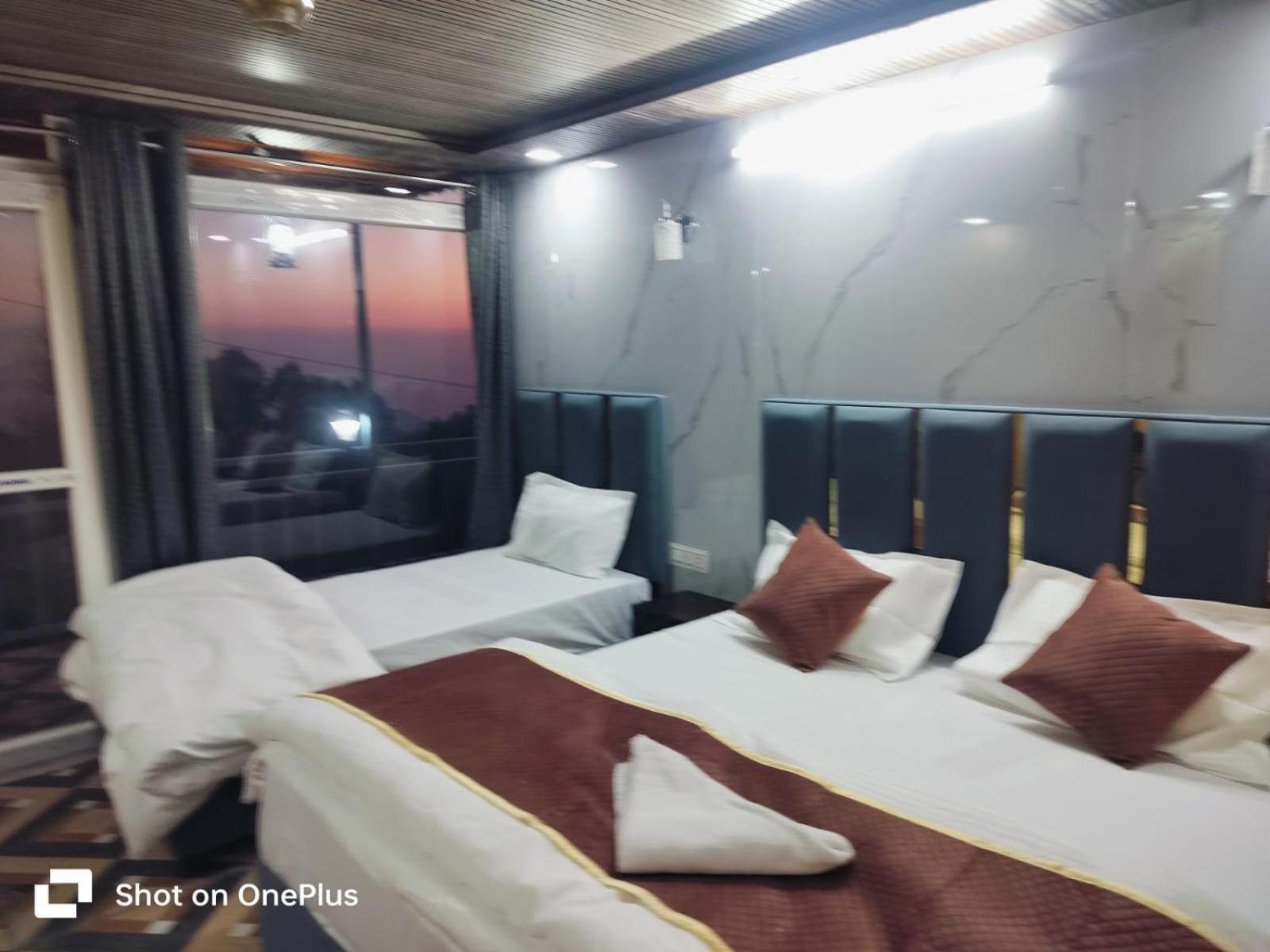 Silver Dew Resorts And Restaurant Dhanaulti Eksteriør billede