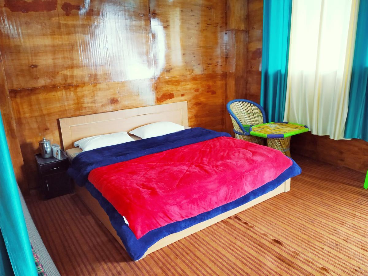 Silver Dew Resorts And Restaurant Dhanaulti Eksteriør billede