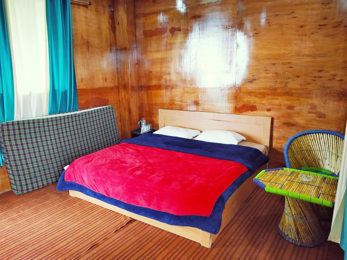 Silver Dew Resorts And Restaurant Dhanaulti Eksteriør billede