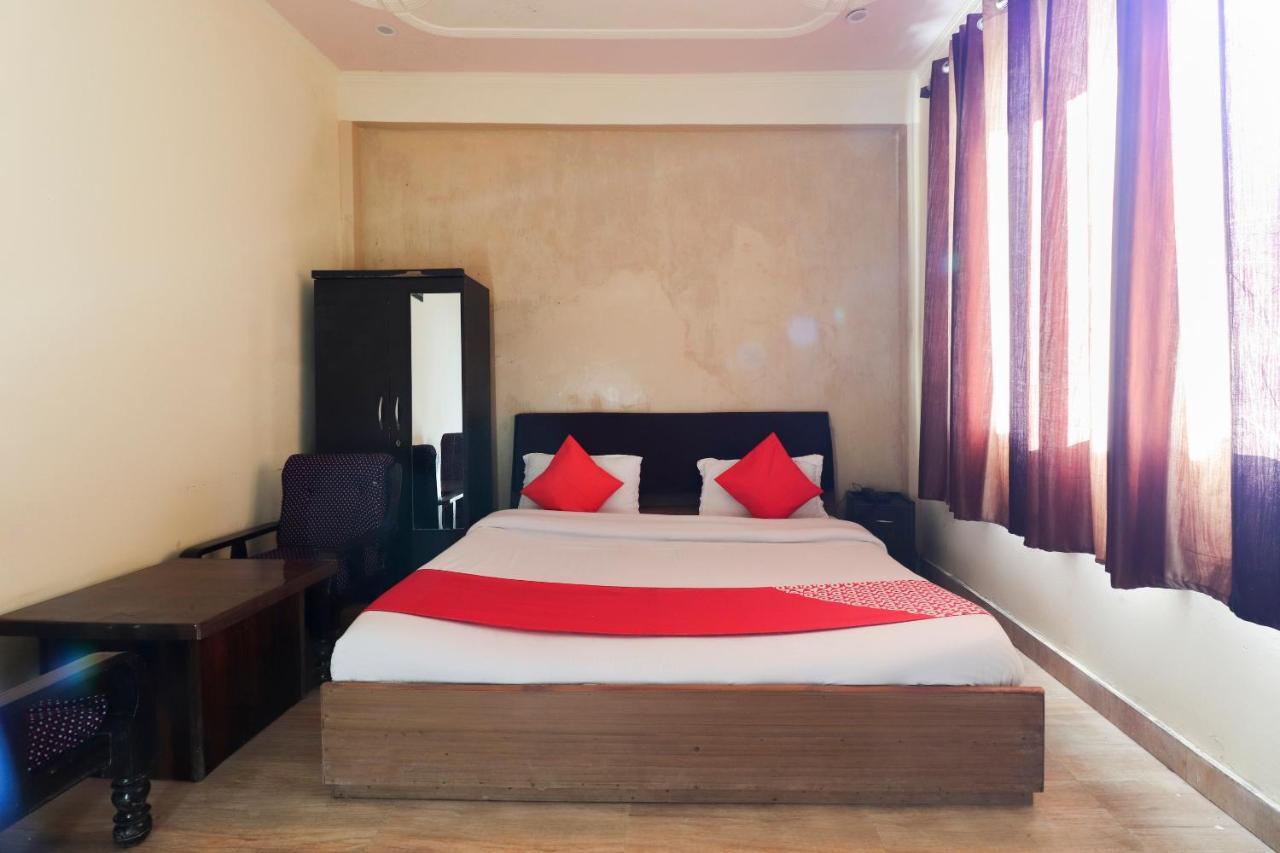 Silver Dew Resorts And Restaurant Dhanaulti Eksteriør billede