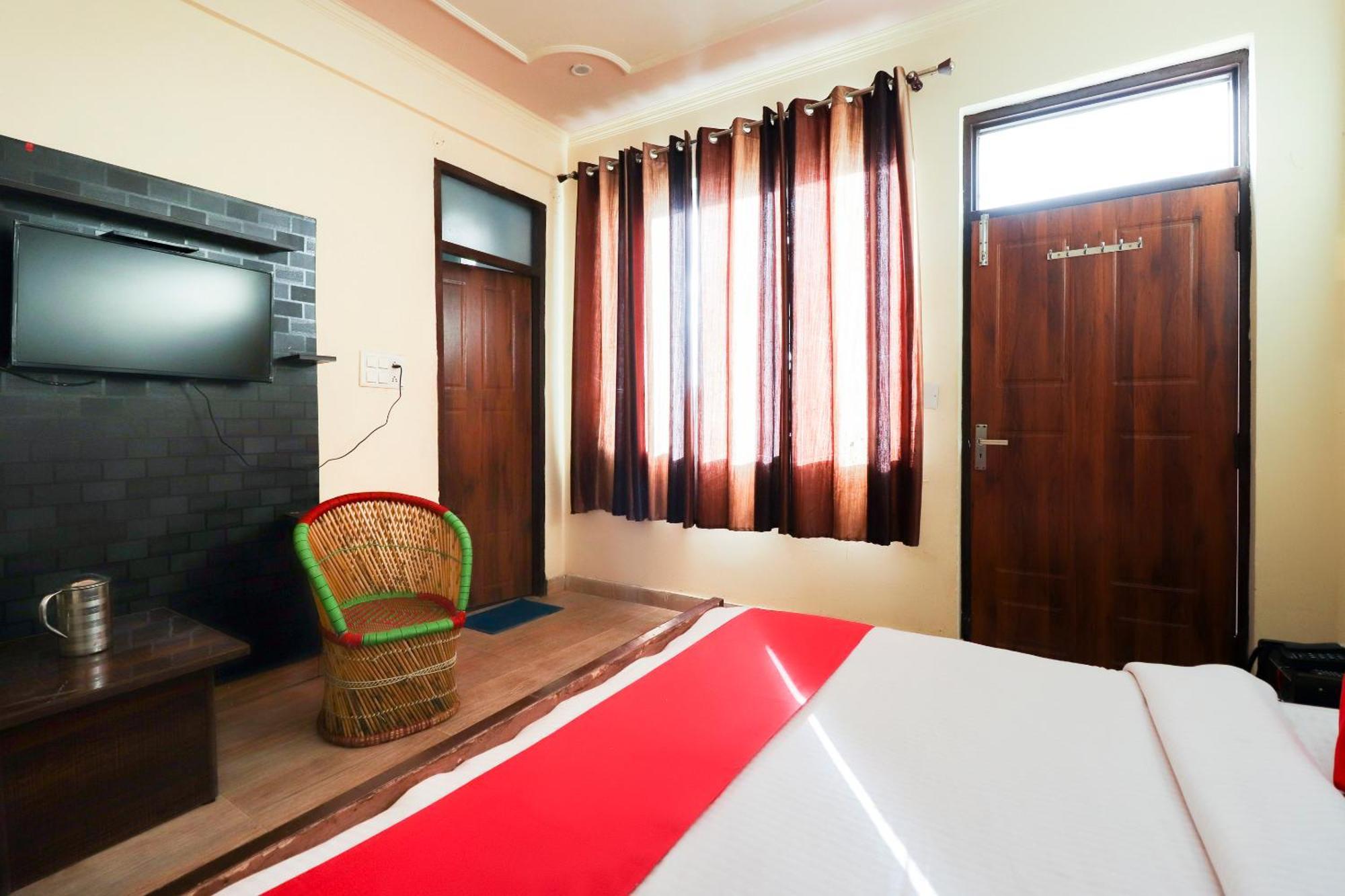 Silver Dew Resorts And Restaurant Dhanaulti Eksteriør billede